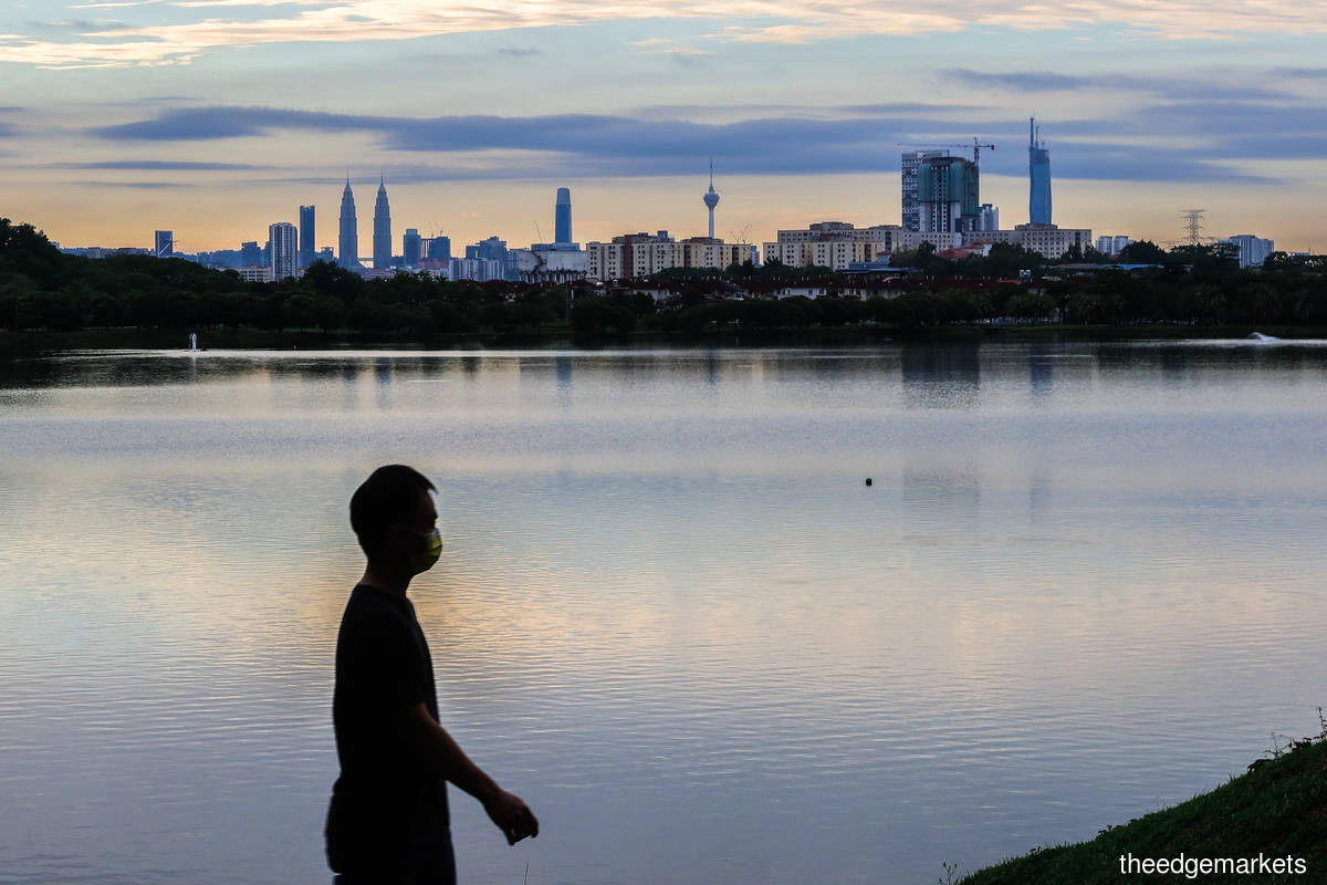 Kepong Metropolitan Lake Garden, Selangor. The national average stood at 5.5 Covid-19-linked deaths for every 100,000 people as of Monday (Sept 27). (Photo by Zahid Izzani Mohd Said/The Edge)